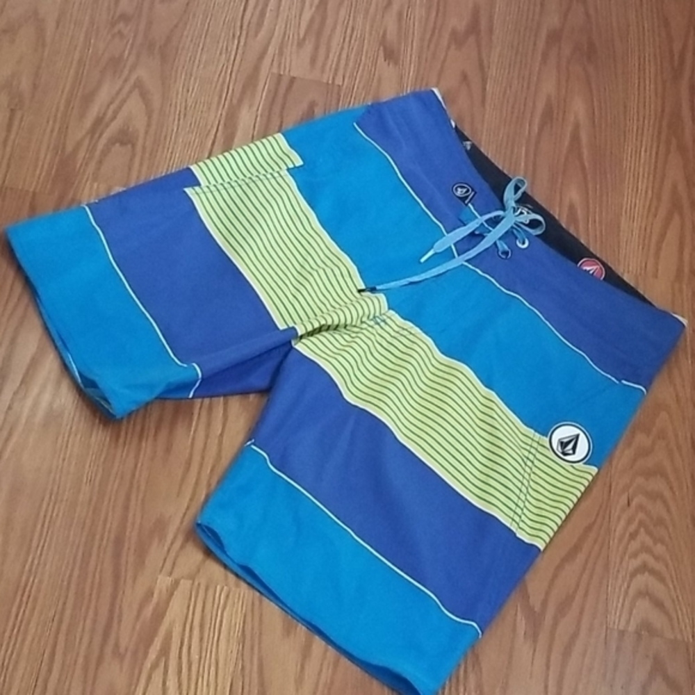 Volcom broadshorts 30‎